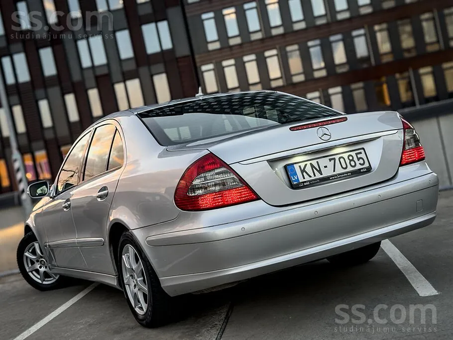 Mercedes-Benz E200 2009 photo 3