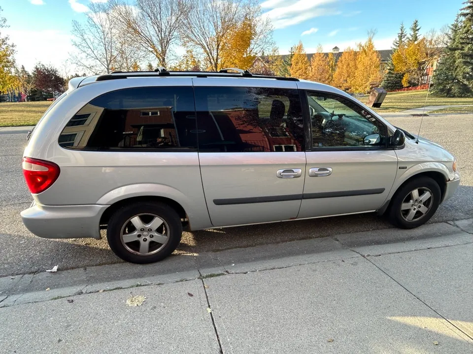 Dodge Grand Caravan 2005 photo 3
