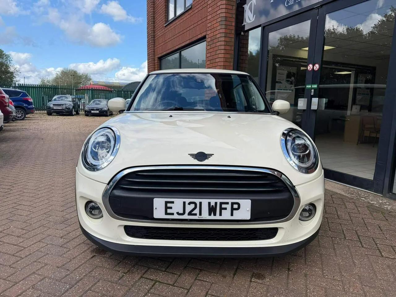 Mini Hatch 2021 photo 2