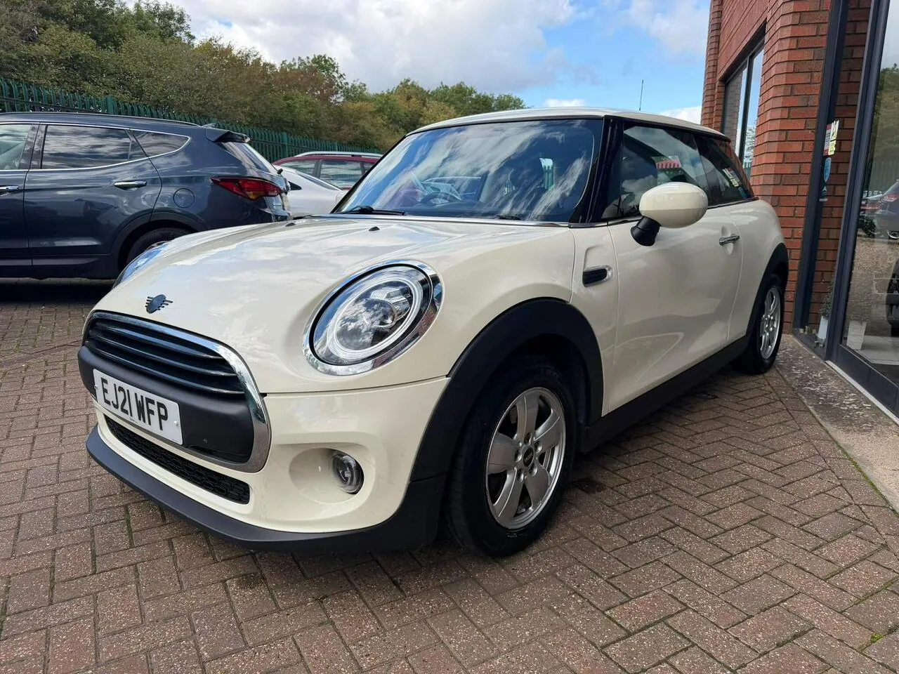 Mini Hatch 2021 photo 3