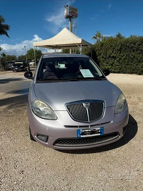 Lancia Ypsilon