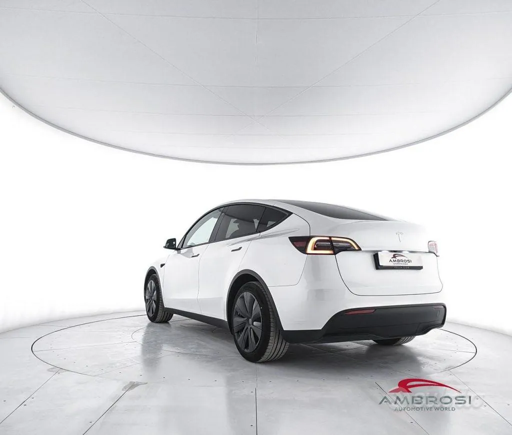 Tesla Model Y 2023 photo 4