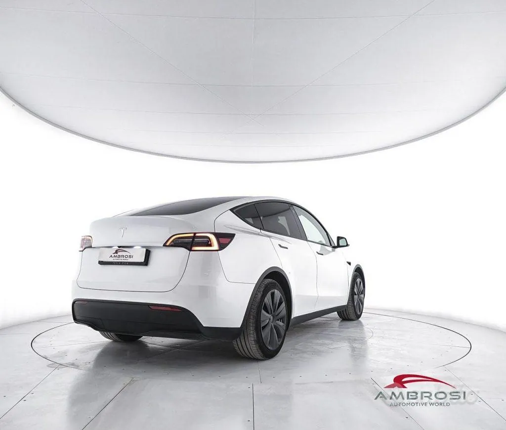 Tesla Model Y 2023 photo 3