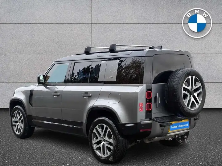 Land Rover Defender 110 2023 photo 5