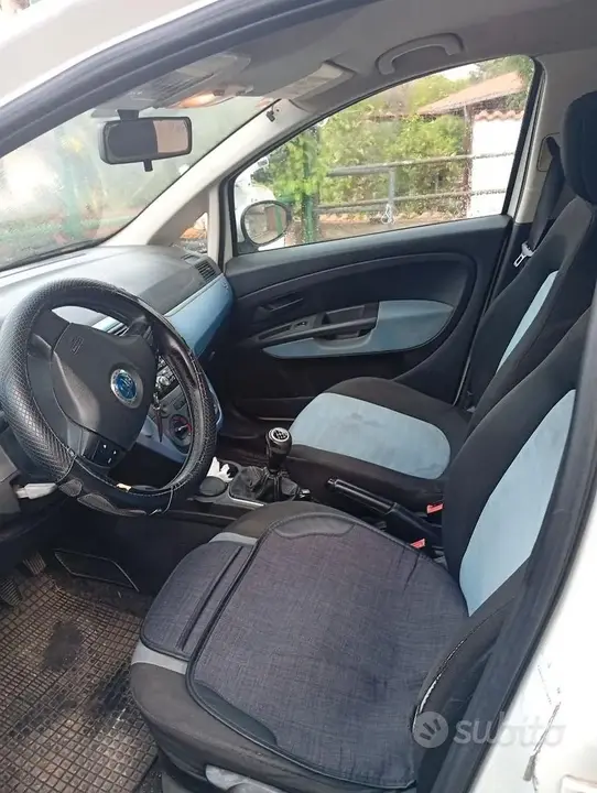 Fiat Grande Punto 2006 photo 3