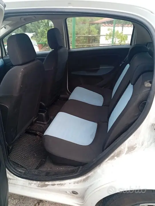 Fiat Grande Punto 2006 photo 2