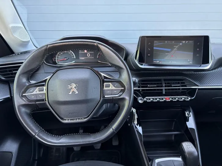 Peugeot 208 2019 photo 3