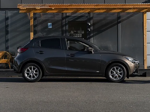 Mazda 2 2016 photo 5