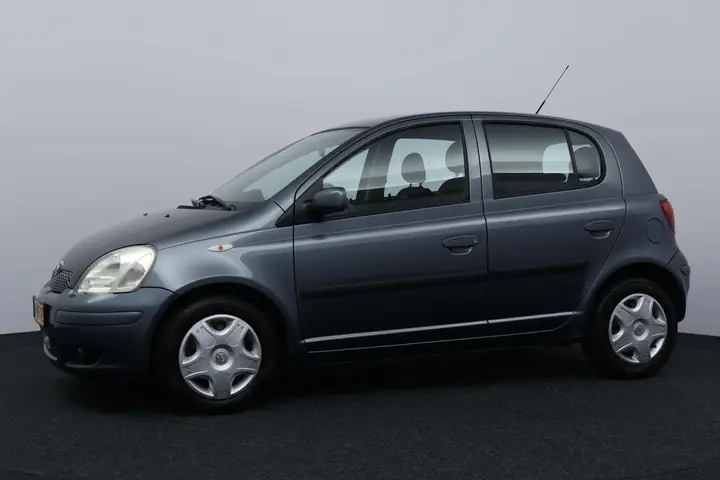 Toyota Yaris 2005 photo 2