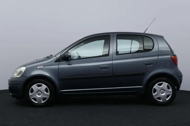 Toyota Yaris 2005 photo 4