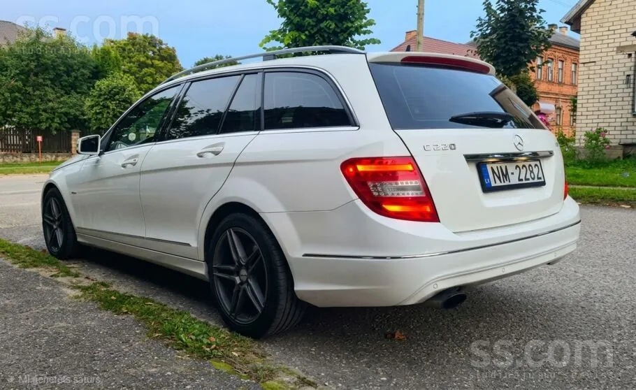 Mercedes-Benz C220 2011 photo 4