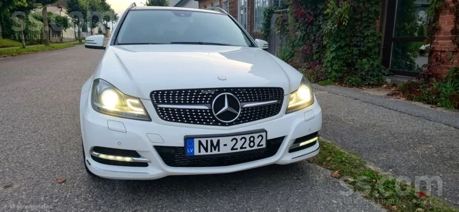 Mercedes-Benz C220 2011 photo 2