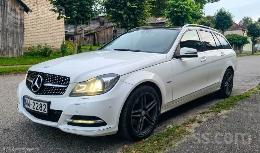 Mercedes-Benz C220 2011 photo 3