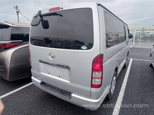 Toyota Hiace Van 2009 photo 4