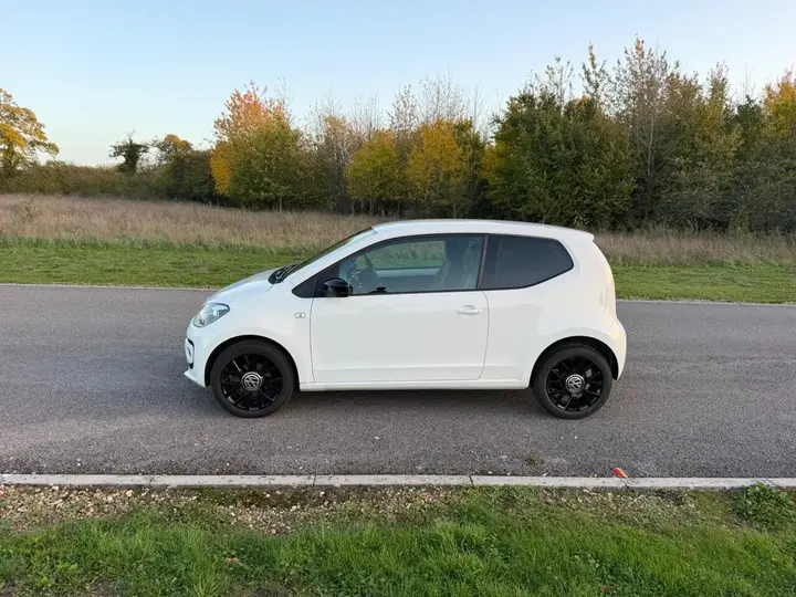 Volkswagen Up 2014 photo 5