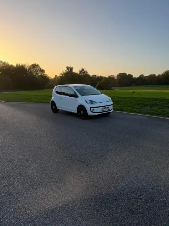 Volkswagen Up 2014 photo 2