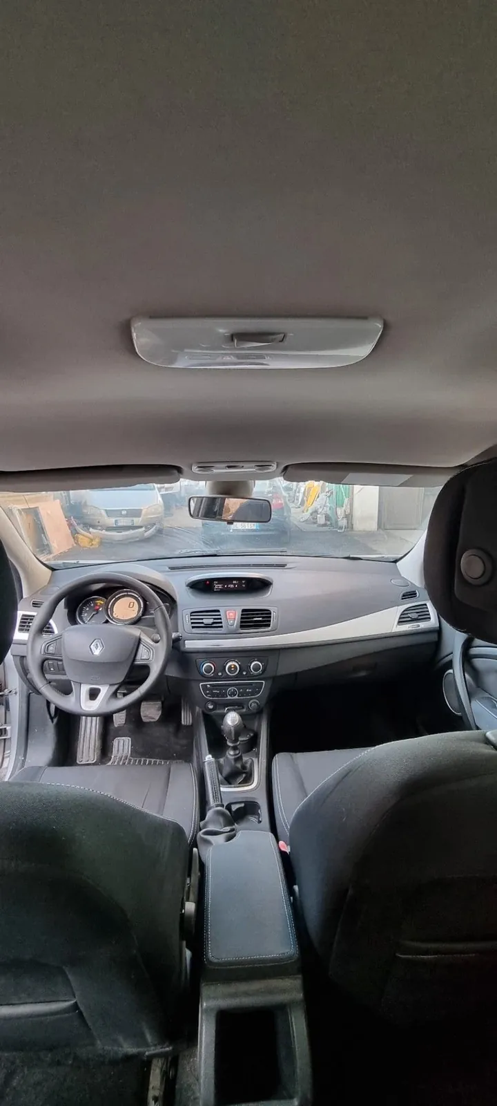 Renault Megane 2011 photo 2