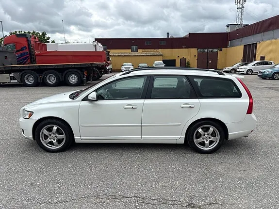 Volvo V50 2011 photo 2