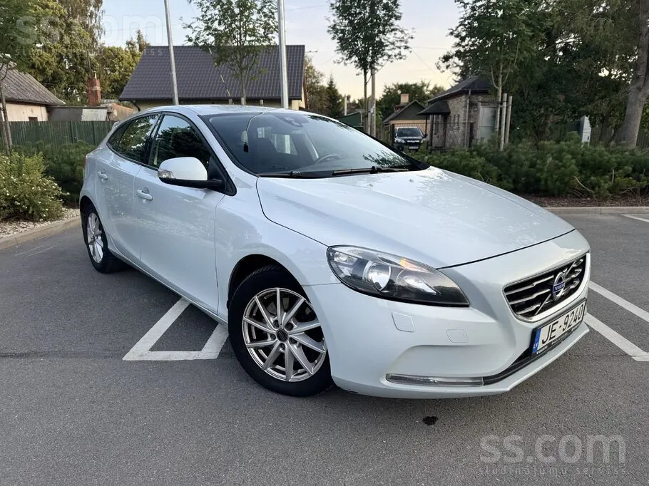 Volvo V40 2013 photo 2
