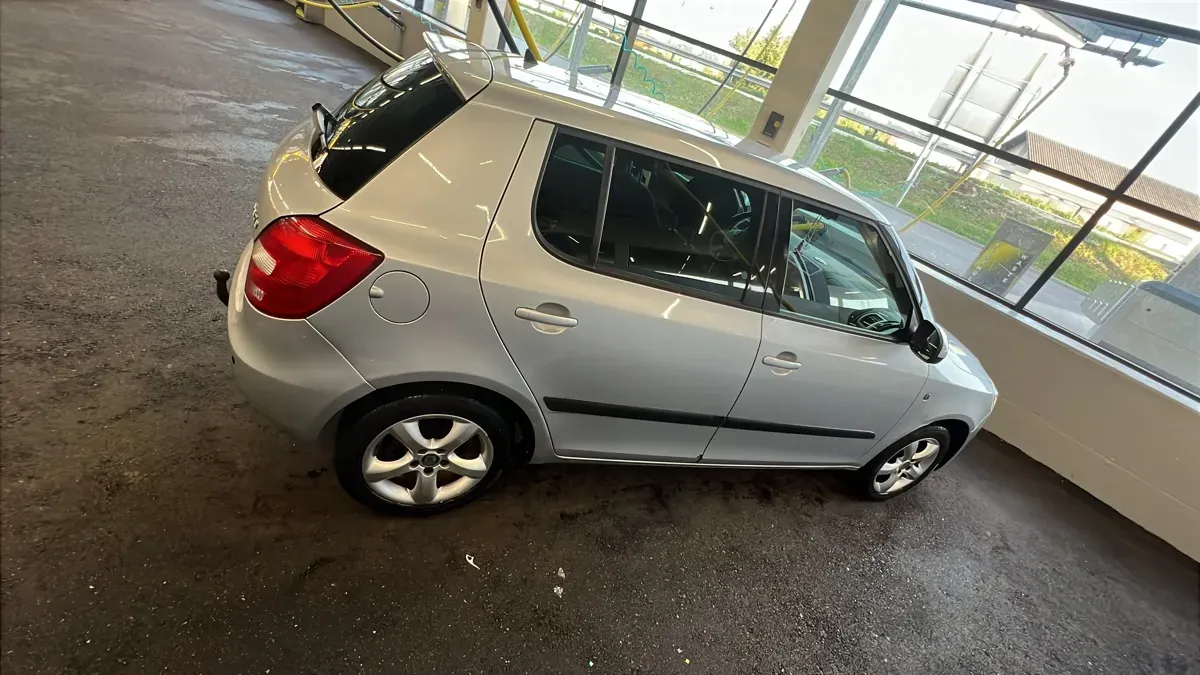 Skoda Fabia 2009 photo 2