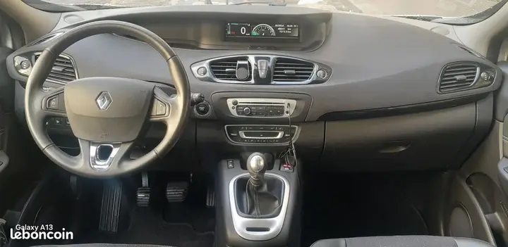 Renault Scenic 2015 photo 2
