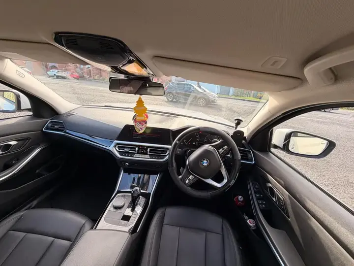 BMW 3 Series 2019 photo 3