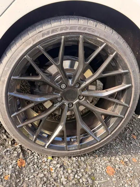 BMW 3 Series 2019 photo 2
