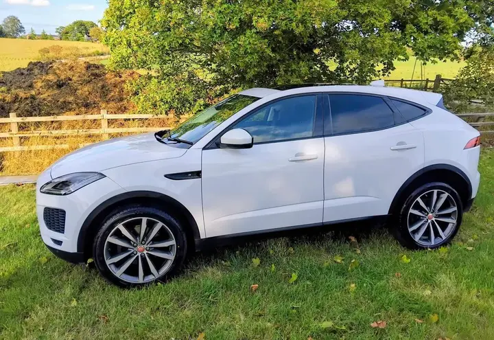 Jaguar E-Pace 2019 photo 4