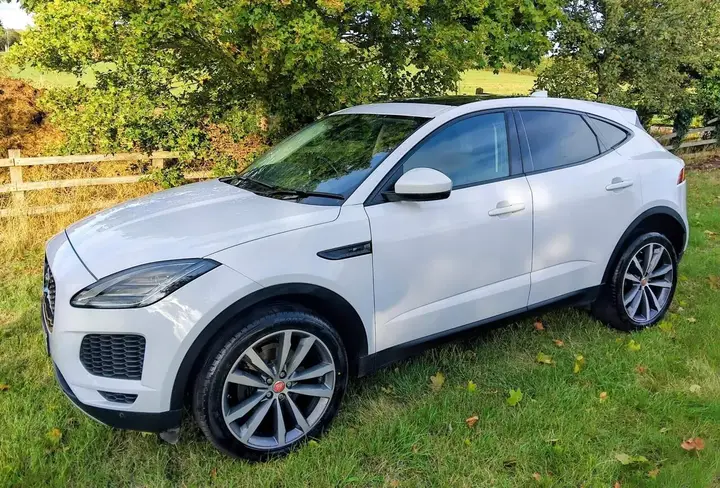 Jaguar E-Pace 2019 photo 2