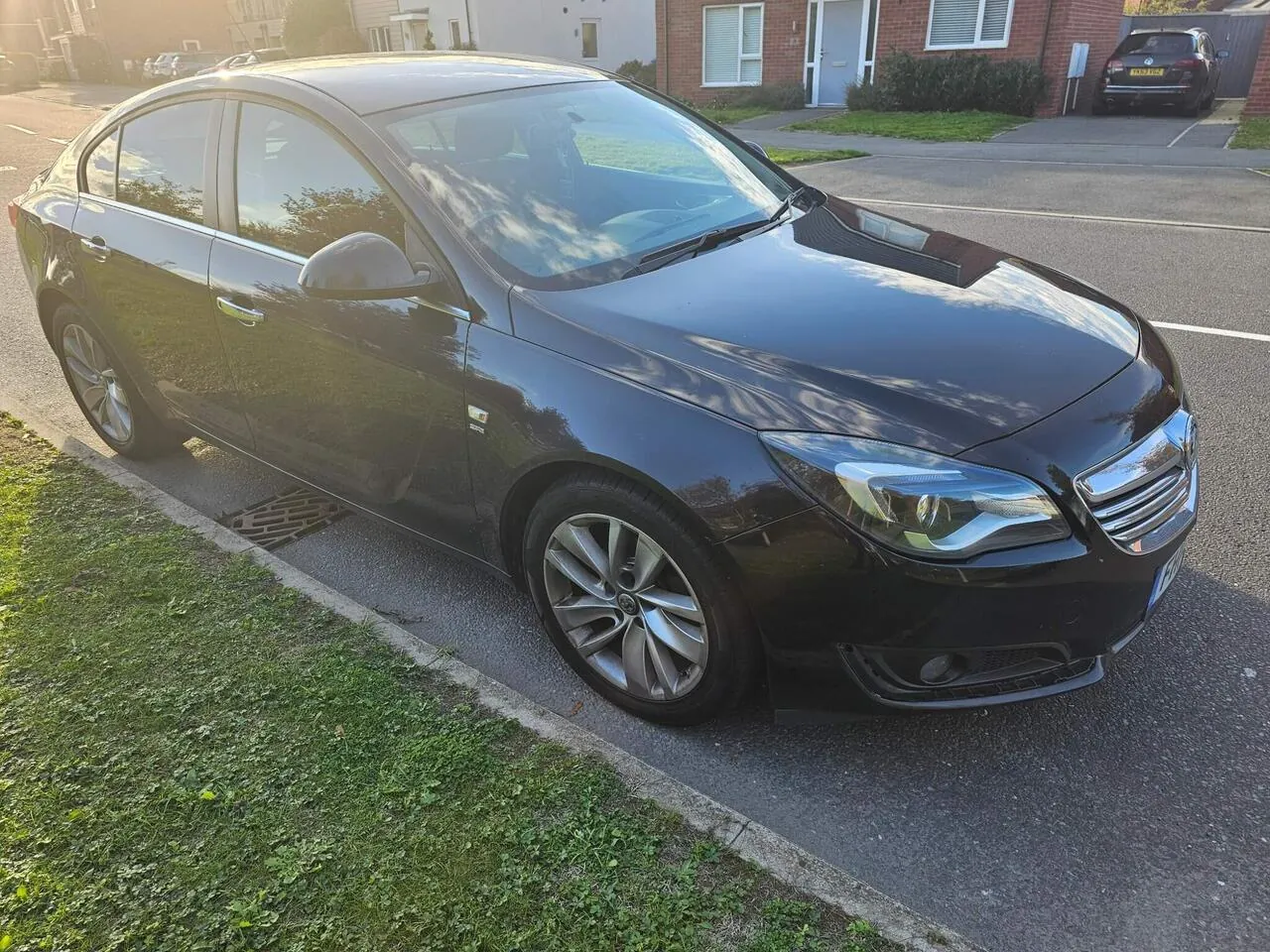 Vauxhall Insignia 2014 photo 2