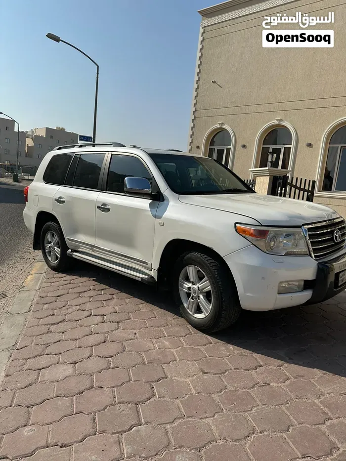 Toyota Land Cruiser 2010 photo 2