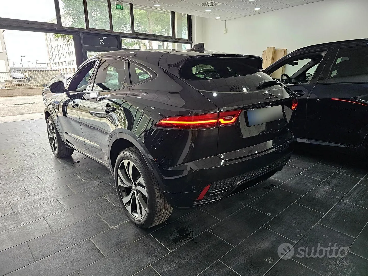 Jaguar E-Pace 2023 photo 5