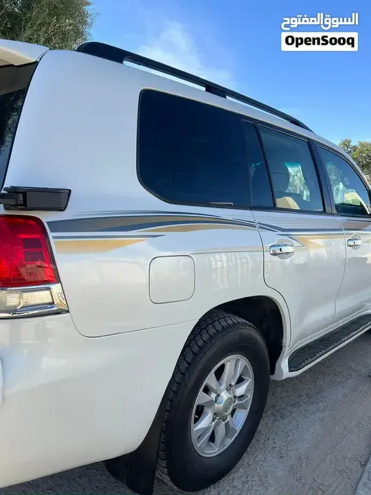 Toyota Land Cruiser 2010 photo 2