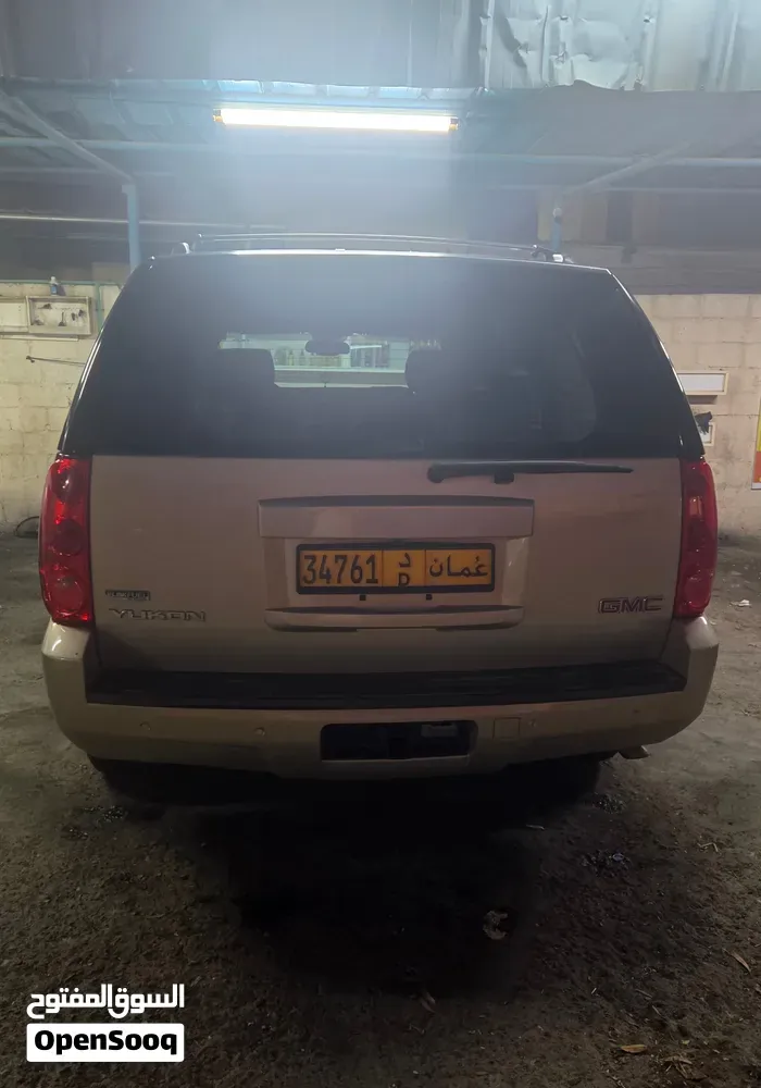 GMC Yukon 2010 photo 2