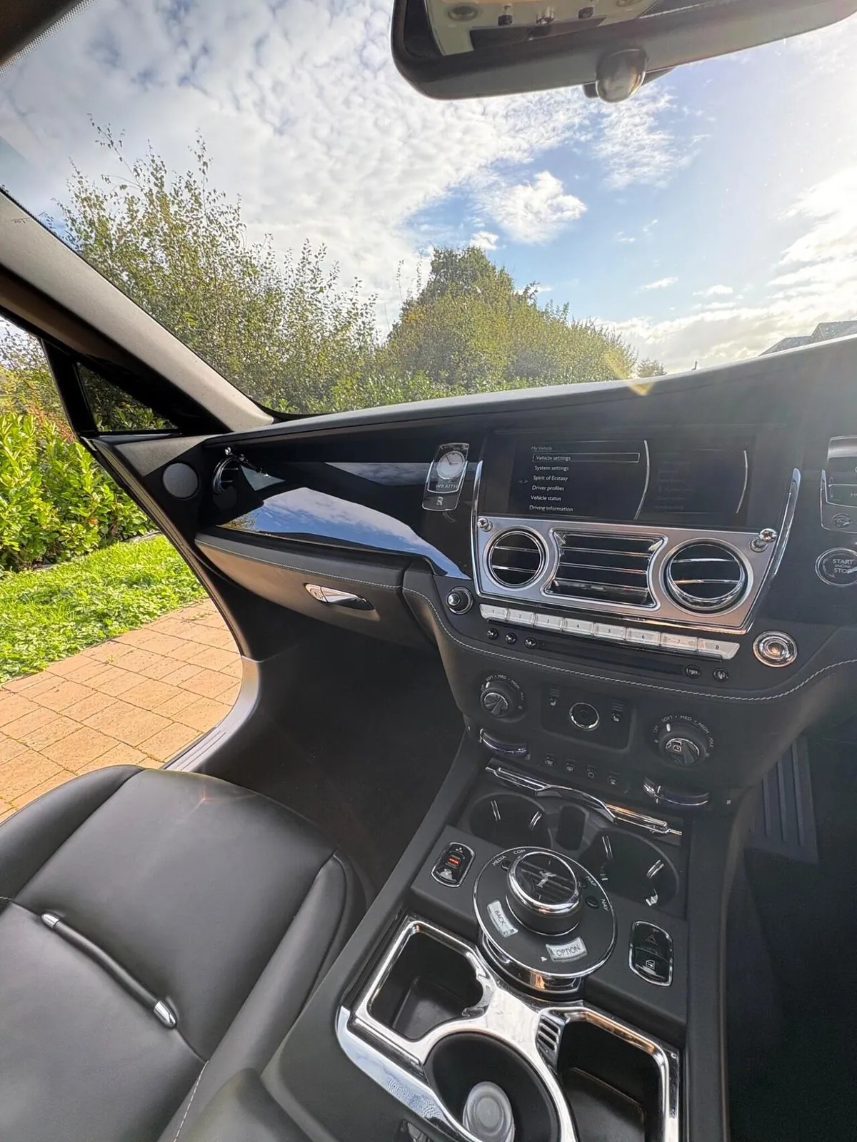 Rolls-Royce Wraith 2018 photo 2