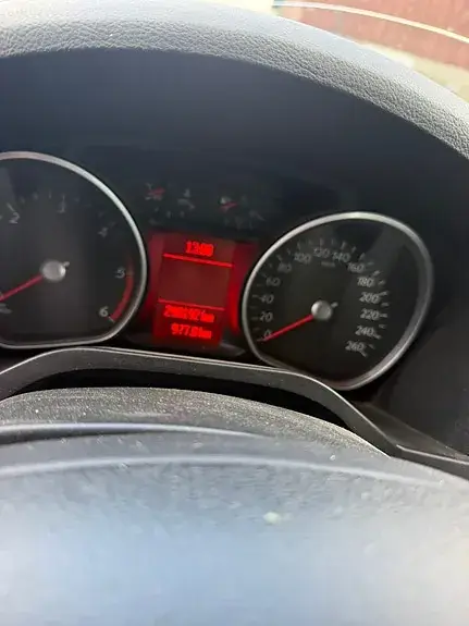 Ford Galaxy 2012 photo 4