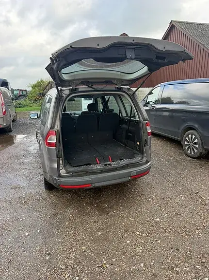 Ford Galaxy 2012 photo 5