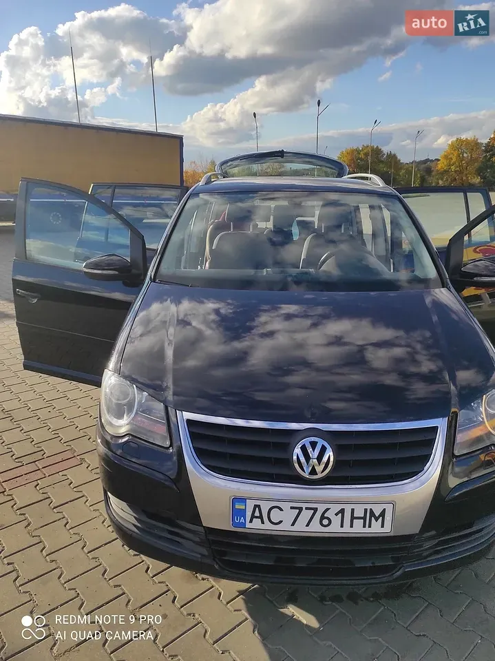 Volkswagen Touran 2010 photo 3