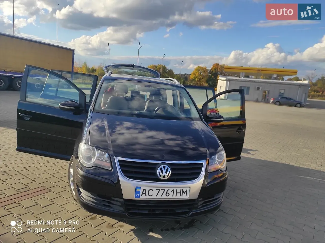 Volkswagen Touran 2010 photo 2