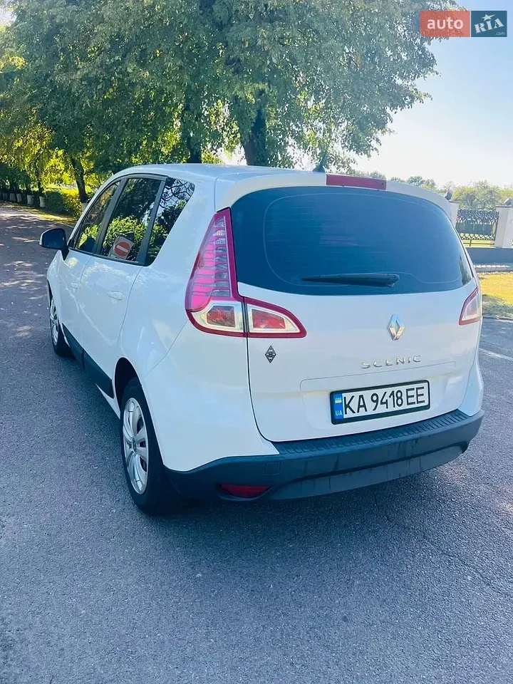 Renault Scenic 2011 photo 4
