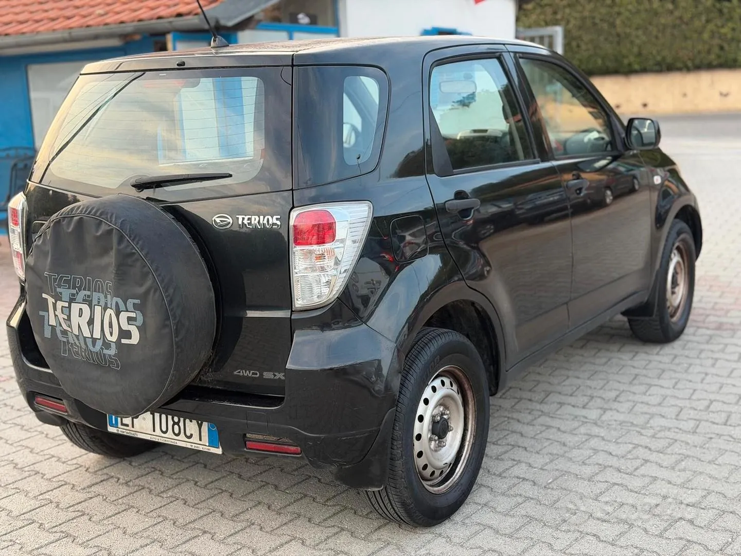 Daihatsu Terios 2013 photo 2