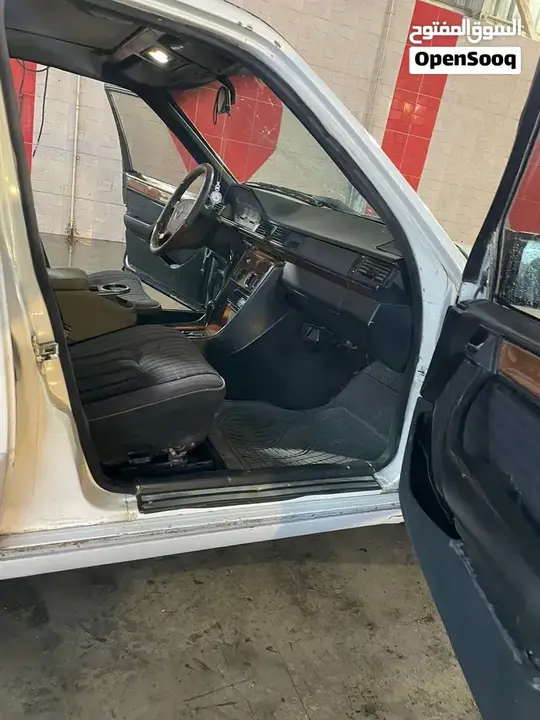 Mercedes-Benz E-Class 1988 photo 3