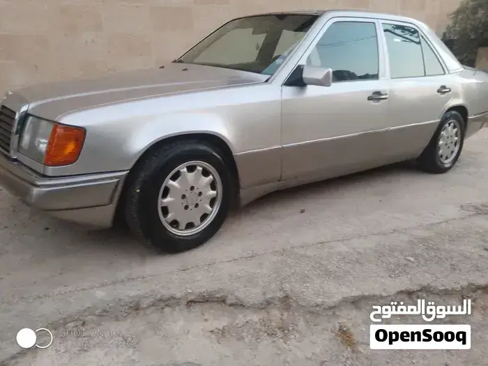 Mercedes-Benz E-Class 1988 photo 5