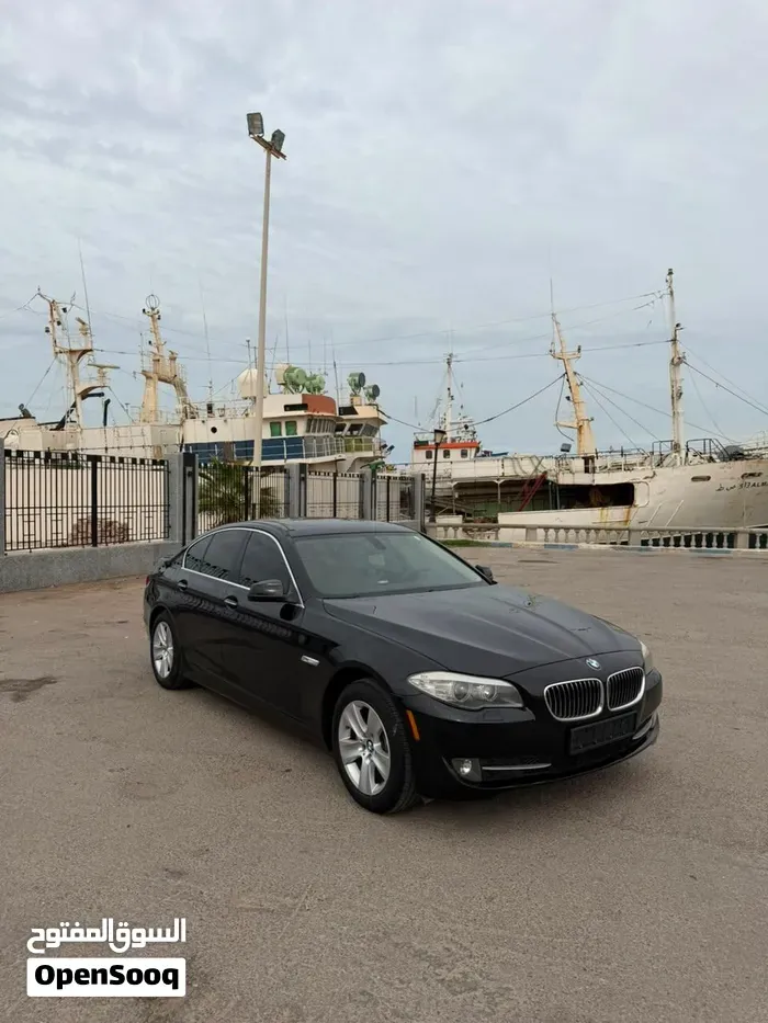 BMW 5 Series 2011 photo 2