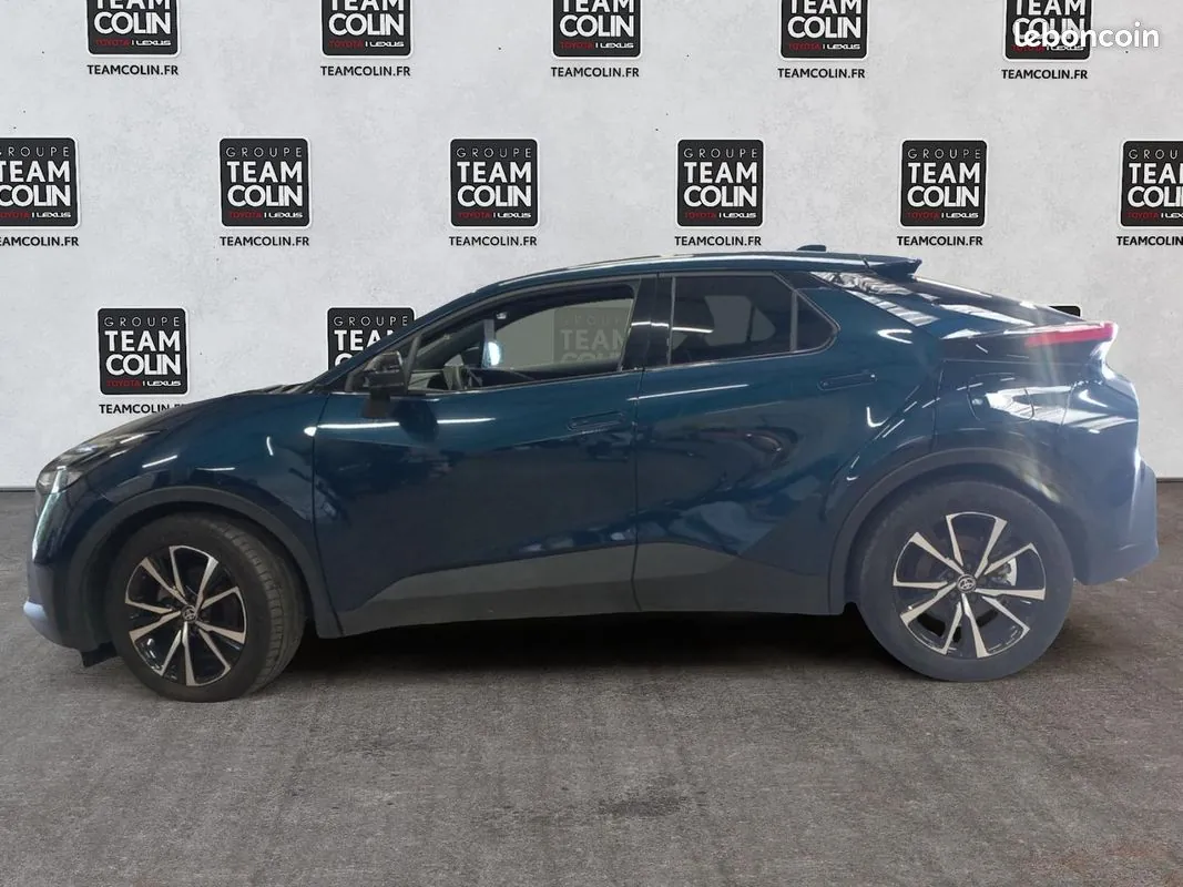 Toyota C-Hr 2025 photo 2