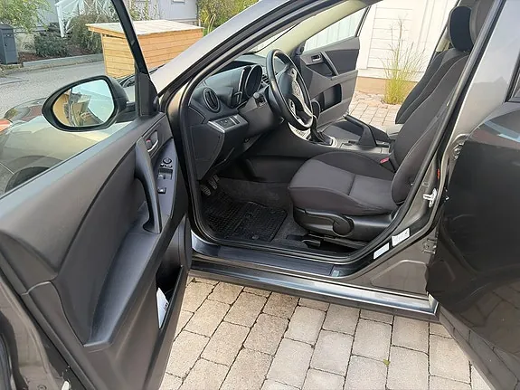 Mazda 3 2011 photo 2