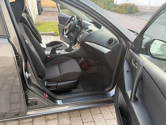 Mazda 3 2011 photo 3