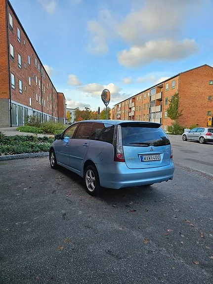 Mitsubishi Grandis 2004 photo 2