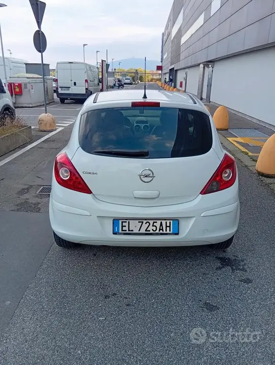 Opel Corsa 2012 photo 2