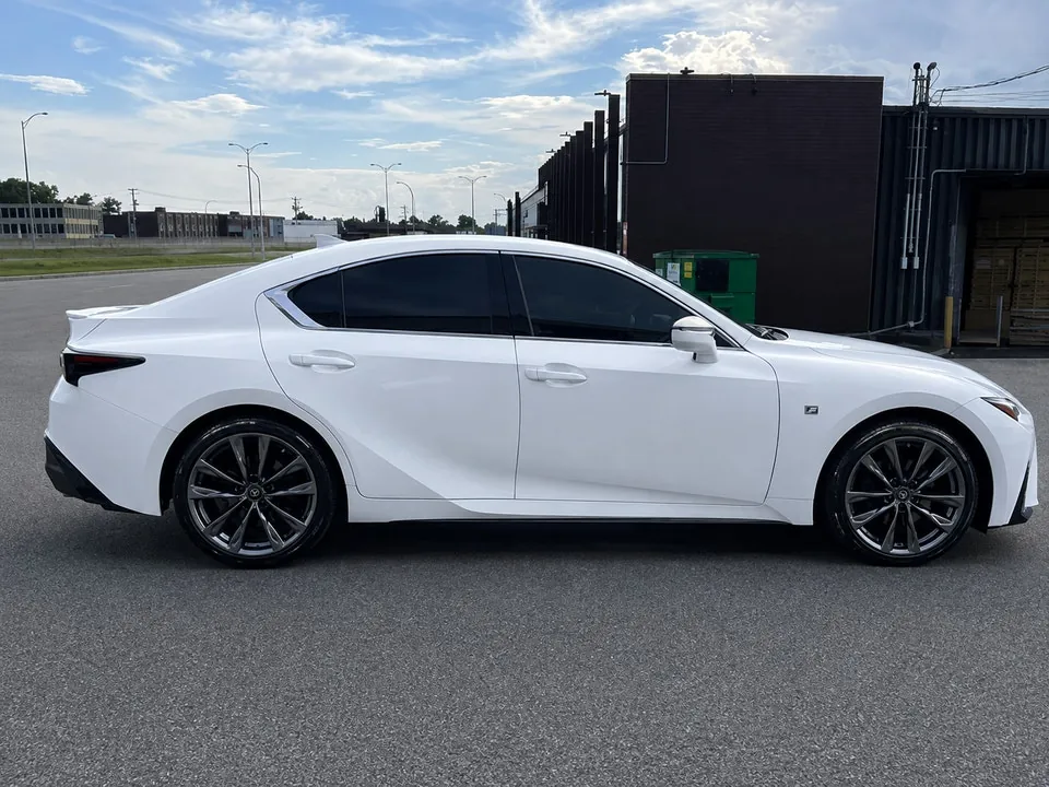 Lexus Is 2022 photo 4